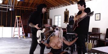 Rockstar MILF Nina Elle esome with the Goth band