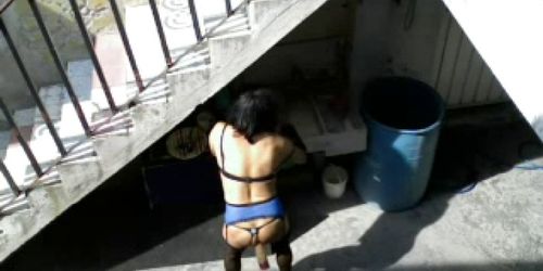La macana en el culo y el dildo en la mano