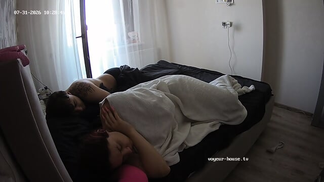 Bedroom Camera At Pearl & Morten Reallifecam Apartment At Voyeur House TV ei.o7.2o26 From o9 H oe Min To io H 47 Min