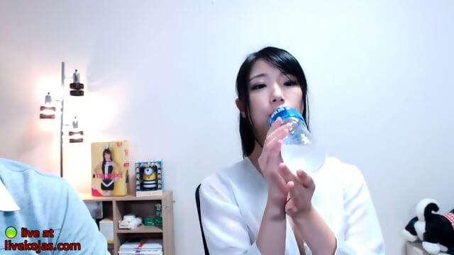 Korean camgirl in pantyhose shows her sexy body
