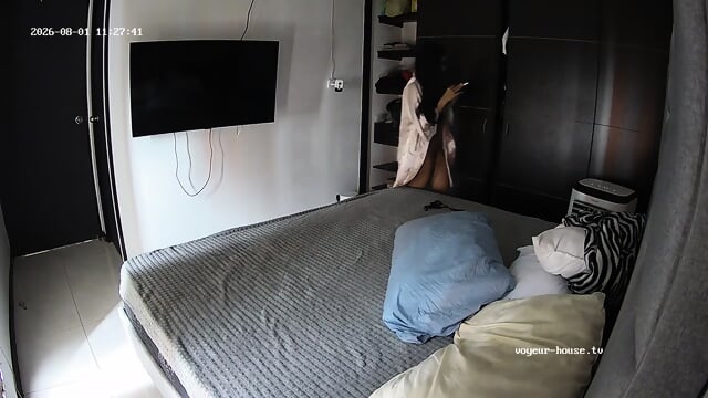 Bedroom Camera At Milo & Crystal Reallifecam Apartment At Voyeur House TV oi.o8.2o27 From o9 H ii Min To ii H 47 Min