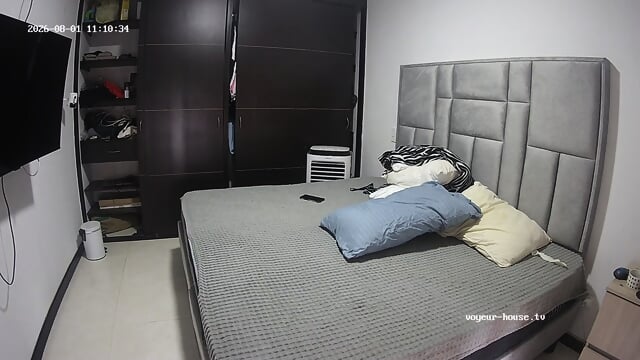 Bedroom Camera At Milo & Crystal Reallifecam Apartment At Voyeur House TV oi.o8.2o27 From o9 H io Min To ii H e7 Min