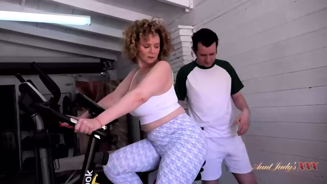 Merce - Gives Her Personal Trainer A Workout Of His Own