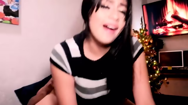Peruvian Beauty On Fire! Amateur Latina's Wild Ride!