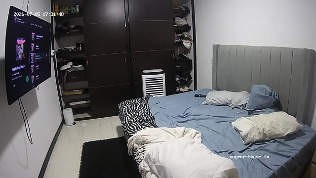 Bedroom camera at Milo Crystal reallifecam apartment at Voyeur H-oi