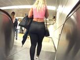 follow blonde culona yeeaa
