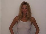 Claudia Schiffer zeigt Nippel in einem durchsichtigen H