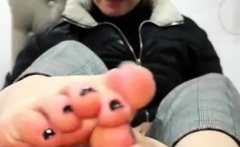 Amateur Foot Fetish Girlfriend Sucks and gives a Footjob