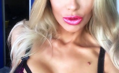 Alluring Blonde Babe with Pink Pussy Masturbate on Cam