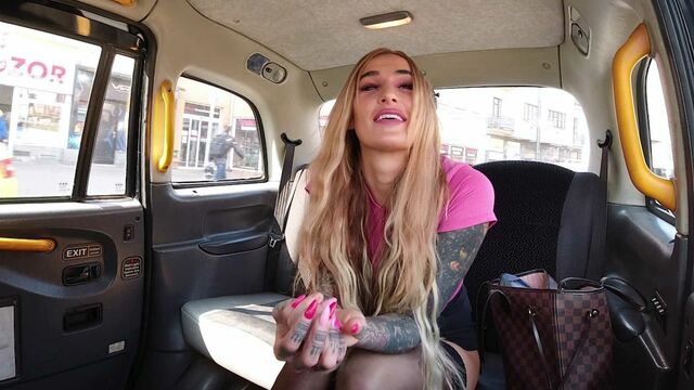 Daisy Lee's blowjob xxx by Sex In Taxi