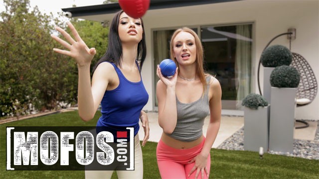 Daisy Stone & Scarlett Bloom Wild Threesome Fuck Session