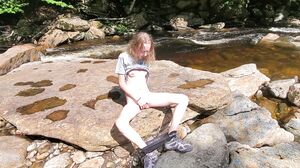Sarah Evans - Sarah Evans. Playing with My Very Wet Pussy In Public e