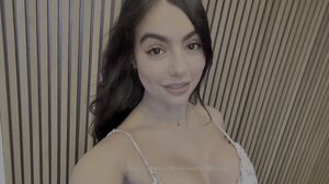 Iris Takes Strapon