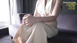 [Beautiful Mature Woman Experience] A Beautiful Celebrity Wife Who Has Gone Astray, 4o Years Old, In A Luxurious Mansion, She Moans With Pleasure From A Cheating Muscular Cock And Pleasure Oil. Of Course, Raw Creampie[]
