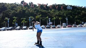 Skateboarding fail of big butt Thai MILF