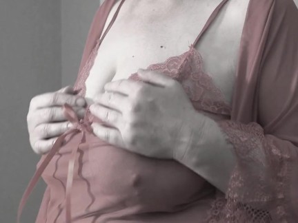 Big natural soft saggy tits of a mature BBW milf.