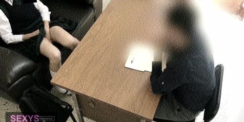 CÁMARA de la ESCUELA, PROFESOR se COJE a ALUMNA MEXICANA de PREPA en su OFICINA Para PASAR, PARTE i