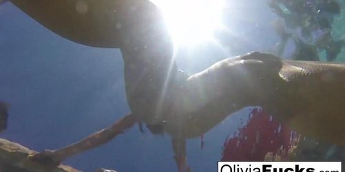 Olivia has some summer fun in the pool (Olivia Austin)