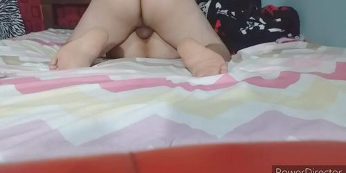 Mi esposo me consigue tocándome y lo invito a la cama me lo deja lleno de leche