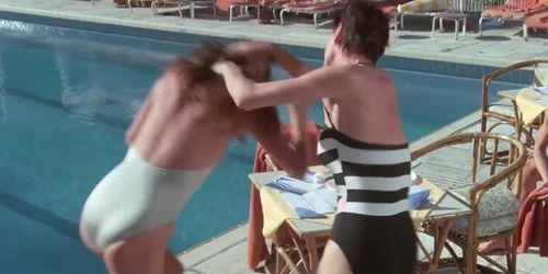 underwater catfight i