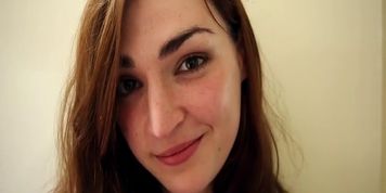 Hot hairy lesbian brunettes screw in bedroom (Eloise Rose)