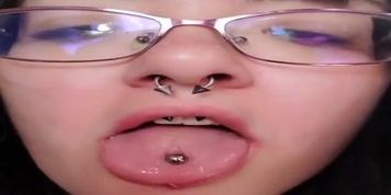Goth Girl Wants You To Come For Her