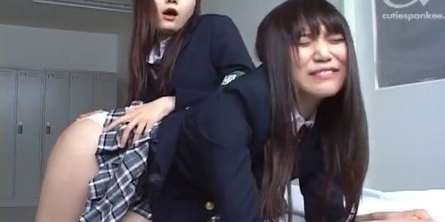 Japanese roommates have lesbian fun