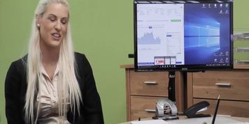 LOAN4K. Die arme und wunderschöne Verkäuferin hat wilden Sex mit Fremden