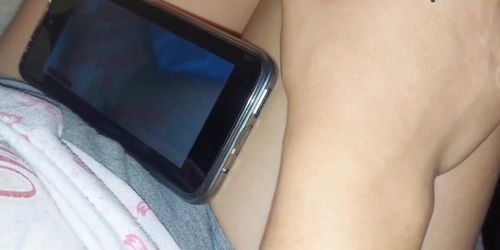 pequei a gostosa assistindo pornografia, buceta pingando bateu punheta chupou e esguichou com buceta (ANGELA WHITE, Lisa Ann)