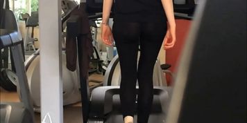 legging through gym - video i