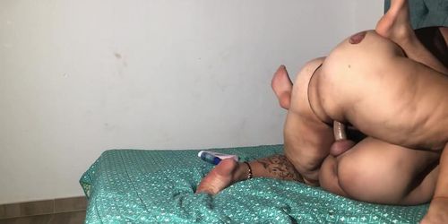 madrastra pide a su hijastro que le meta la verga en su coño grande (Tania Amazon)