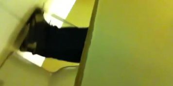 It was easy to spy the amateur pissing in this toilet cabin