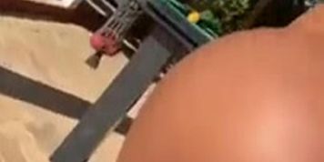 Kelly Medeiros peladinha ensinando a jogar sinuca