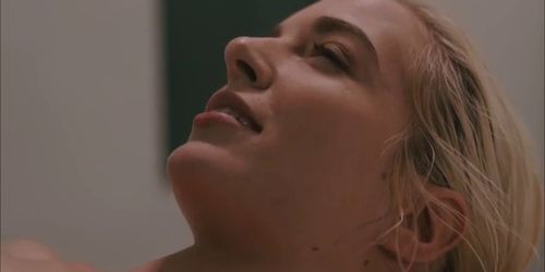 Horny masseuse licks and fingers the pussy of her gorgeous client