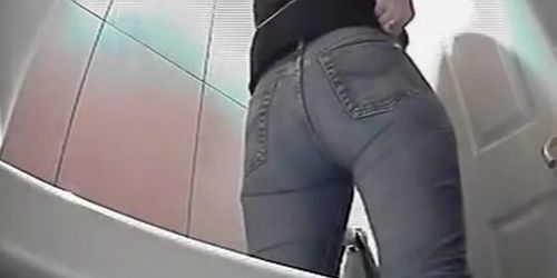 Perfect view of amateur women going pee