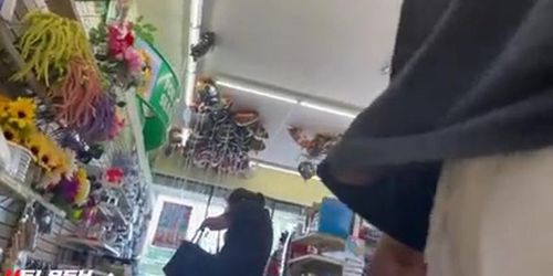 Latina milf flash (cumshot)