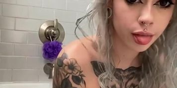 tattoo girl bathtub big boobs