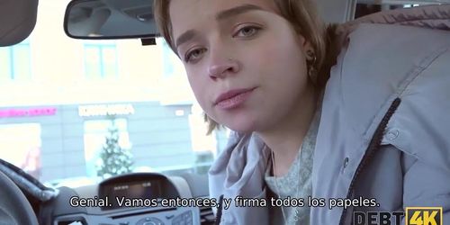DEBT4k. Colleen elegante viste sus deudas gracias a un rico pervertido