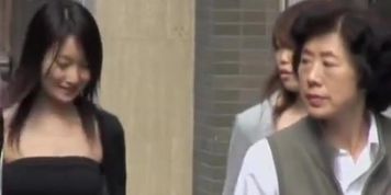 Two Japanese babes got boob sharked in just a few seconds