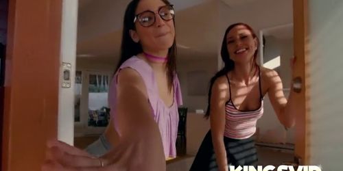 Girlfriends Gone Wild (Abella Danger, Aidra Fox, Bella Danger)