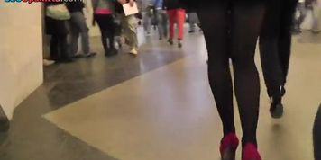 Goth sweetheart flashed upskirt booty