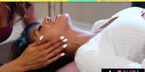 Ember Snow & Kylie Le Beau Swap Pussy Licking With Oil Massage
