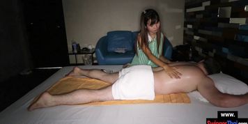 Thai amateur massage girl with a juicy ass works her client