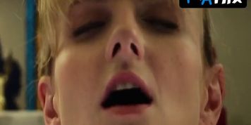 Melissa Rauch Sexy Scene in The Bronze