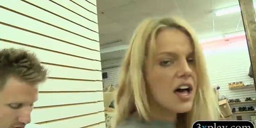 Sexy hottie gets nailed for some money