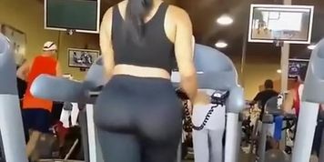 Nice ass chick in tight sports pants