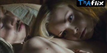 Izabella Miko Sexy Scene in Dark Streets