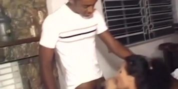 Duas Novinhas gostosas gemendo e gozando dando a bucetinha e o cusinho bem gostoso
