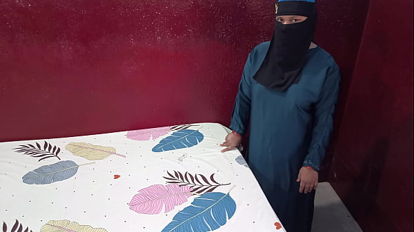 Mucama musulmana Bhabhi follada por Maulvi por robarle su tobillera