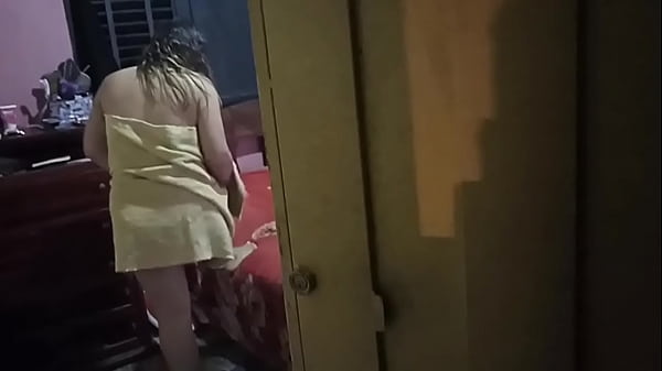 I take a video of my little Venezuelan friend who just took a bath and is delicious with a huge ass